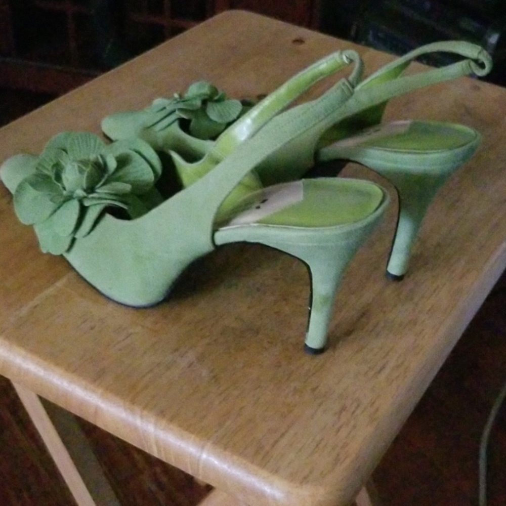 Am selling used shoes